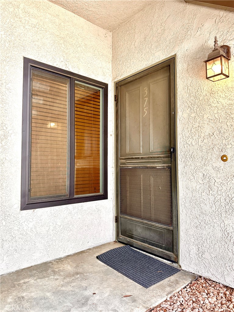 Nestled in an excellent Diamond Bar location, this stunning 2-bedroom, 2-bathroom home offers modern comfort and convenience. The primary bedroom features a private en-suite bathroom for ultimate relaxation. Enjoy a spacious living room with an open floor plan, perfect for entertaining. Situated on the first floor, this home boasts a private patio, ideal for outdoor enjoyment. The onsite security entrance front gate, along with amenities including swimming pools and tennis courts. Includes 1 garage parking space plus 1 additional parking space. Don’t miss this rare opportunity – this home won’t last long!
