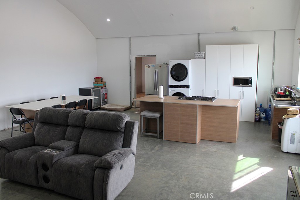 103 E Avenue R4