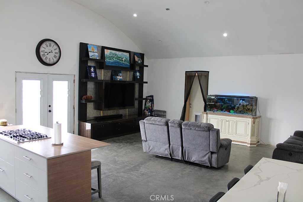 103 E Avenue R4