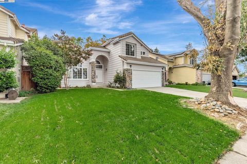 Photo of 55 Shakespear Ct, Tracy, CA 95376 (MLS # 41114155)