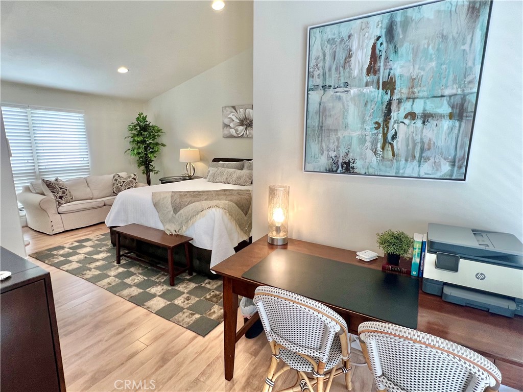 611 .5 Orchid Avenue