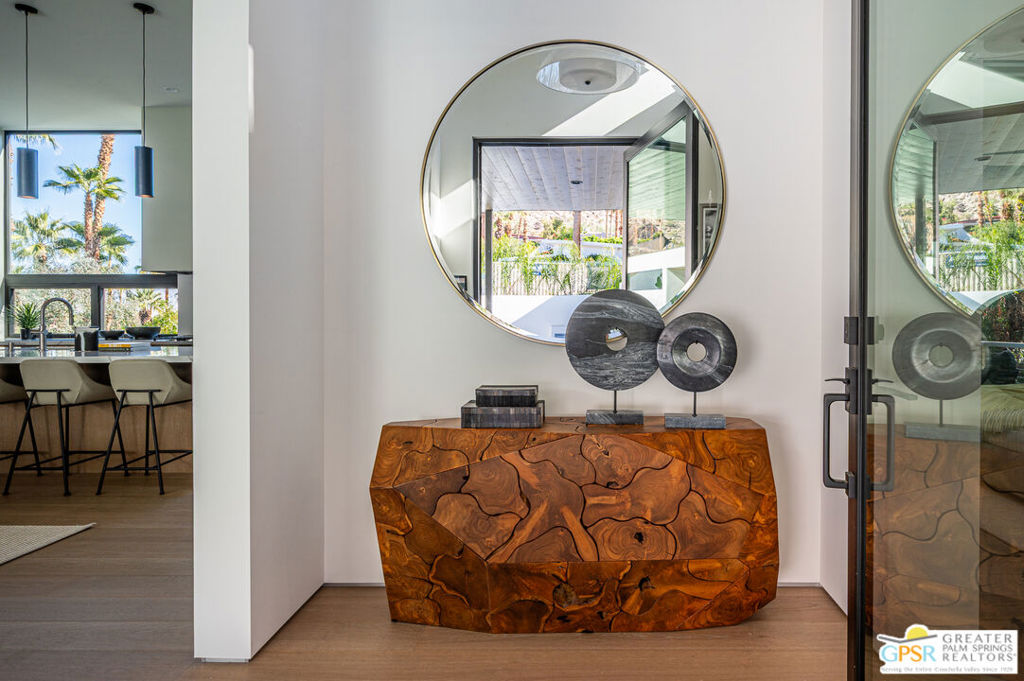 310 W Crestview Drive