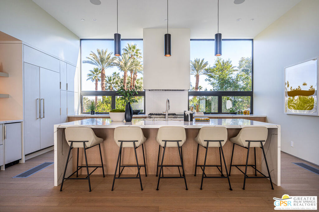 310 W Crestview Drive