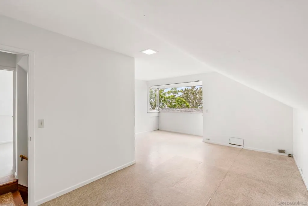 La Jolla, California 92037, United States, 5 Bedrooms Bedrooms, ,3 BathroomsBathrooms,Residential,Pending,189772