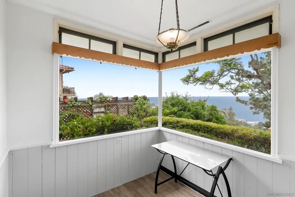 La Jolla, California 92037, United States, 5 Bedrooms Bedrooms, ,3 BathroomsBathrooms,Residential,Pending,189772