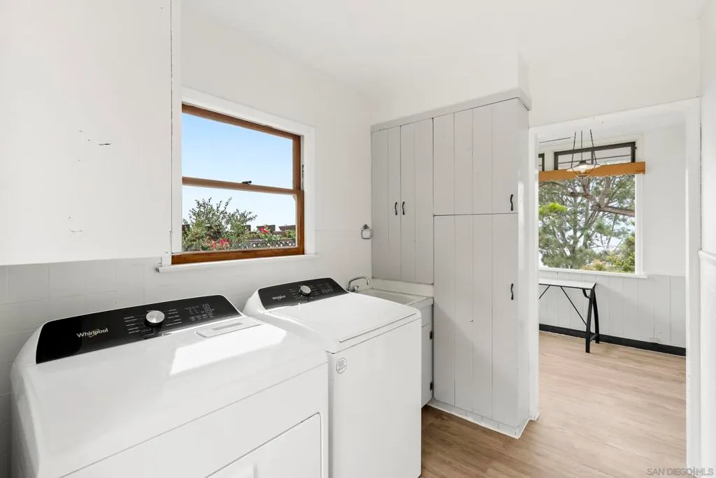 La Jolla, California 92037, United States, 5 Bedrooms Bedrooms, ,3 BathroomsBathrooms,Residential,Pending,189772