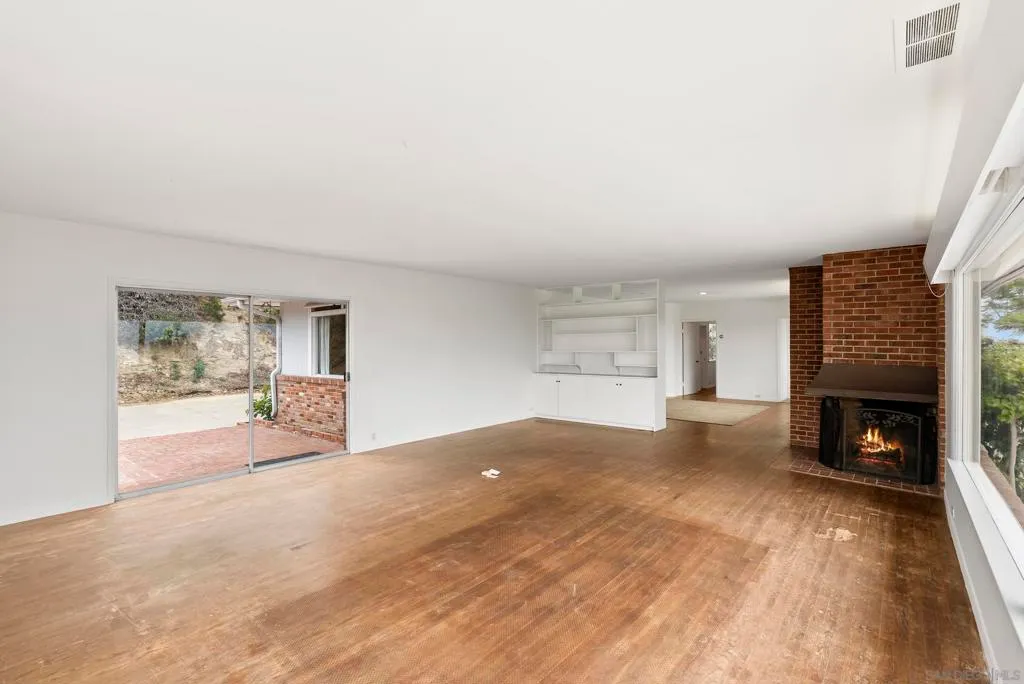 La Jolla, California 92037, United States, 5 Bedrooms Bedrooms, ,3 BathroomsBathrooms,Residential,Pending,189772