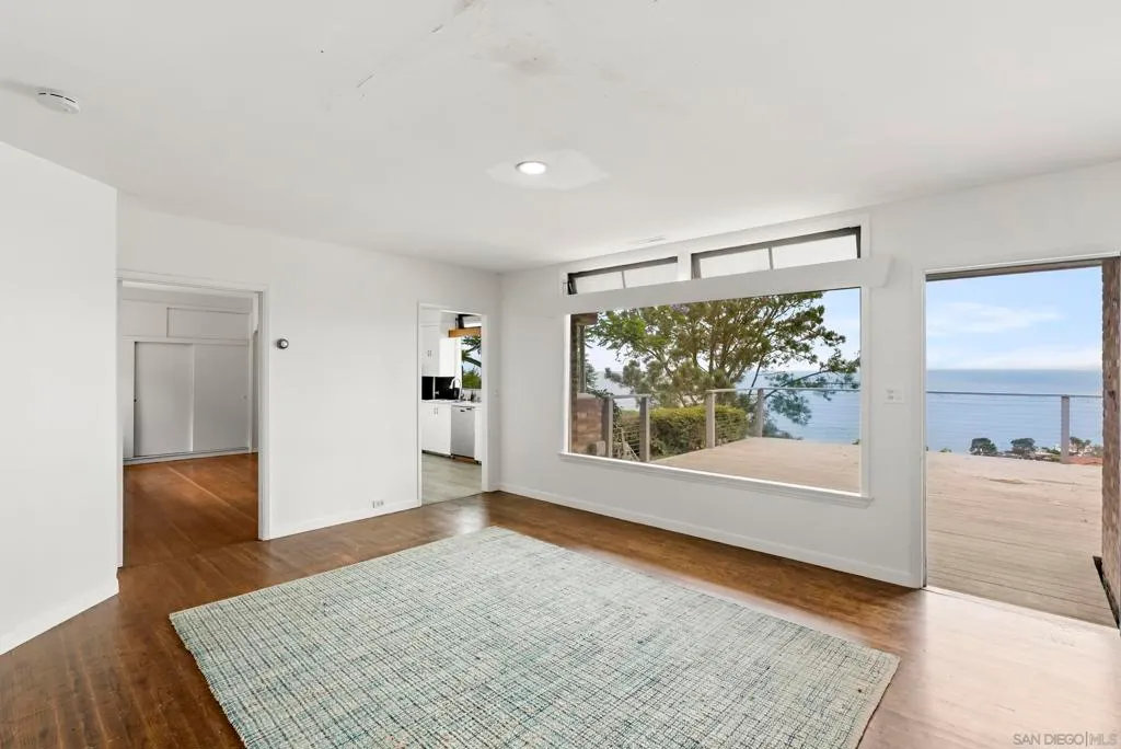 La Jolla, California 92037, United States, 5 Bedrooms Bedrooms, ,3 BathroomsBathrooms,Residential,Pending,189772