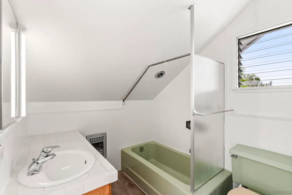 La Jolla, California 92037, United States, 5 Bedrooms Bedrooms, ,3 BathroomsBathrooms,Residential,Pending,189772