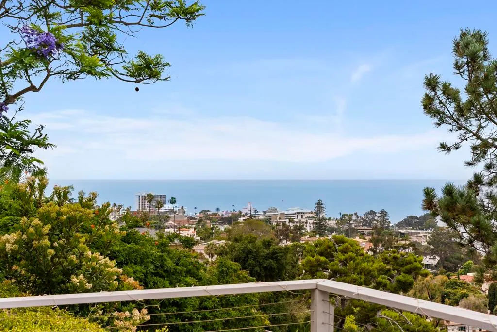 La Jolla, California 92037, United States, 5 Bedrooms Bedrooms, ,3 BathroomsBathrooms,Residential,Pending,189772