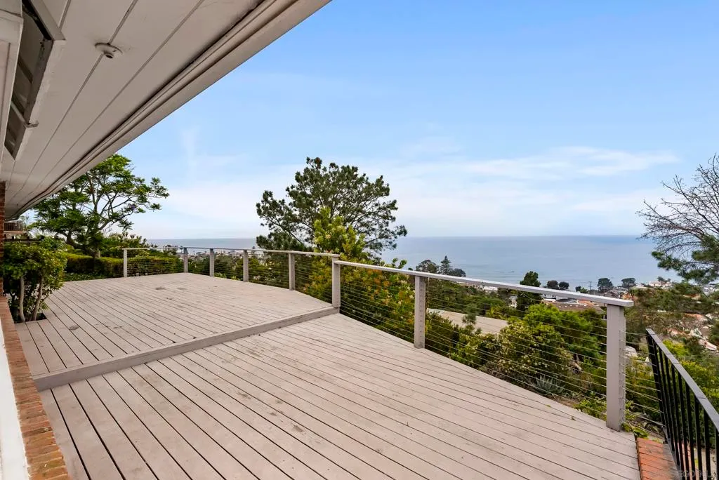 La Jolla, California 92037, United States, 5 Bedrooms Bedrooms, ,3 BathroomsBathrooms,Residential,Pending,189772