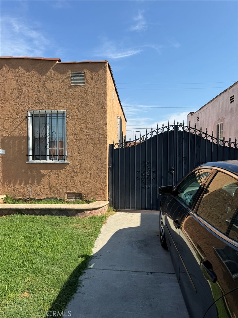 1229 E 89th Street