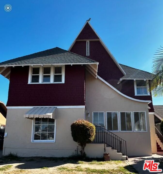 Unique and one-of-a-kind Craftsman building with incredible curb appeal! This spacious 2nd-level unit features 4 bedrooms with brand new carpet and 2 bathrooms. Enjoy a large kitchen with new appliances, washer/dryer hookups, hardwood floors, high ceilings, and updated electrical. Water, Electric and gas utilities are included in rent. Ideally situated on a generous lot in the rapidly appreciating Jefferson Park neighborhood, just minutes from Metro, USC, and major freeways. *****Don't miss this rare opportunity to call home!***** Call or Text Michelle at 310-923-5523 to schedule showing.