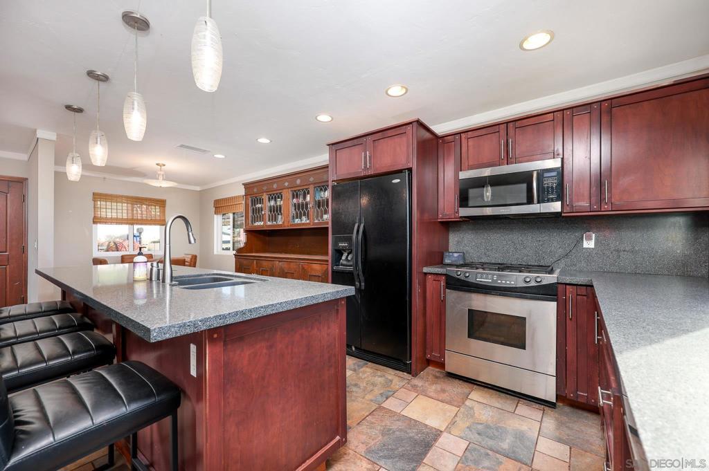 Properties 4 1022 La Mesa Ave