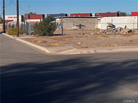 Photo of 521 Quivera St, Needles, CA 92363 (MLS # WS25256269)