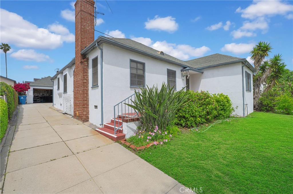 2121 Westminster Ave