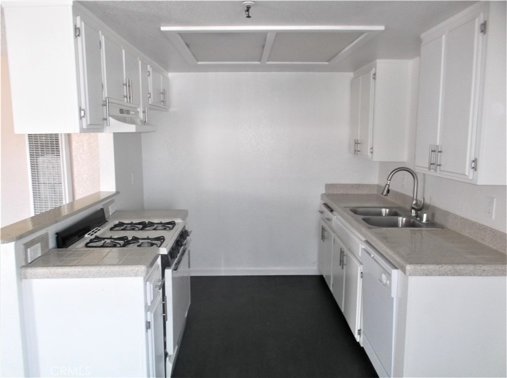 4823 W 118th Place