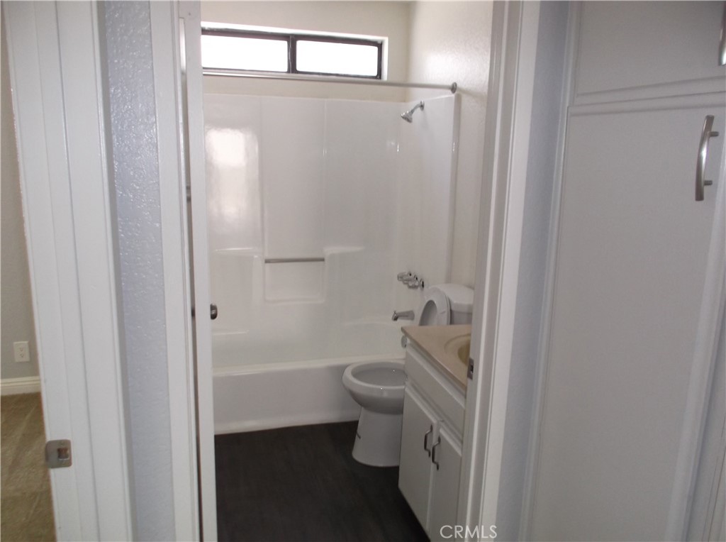 4823 W 118th Place