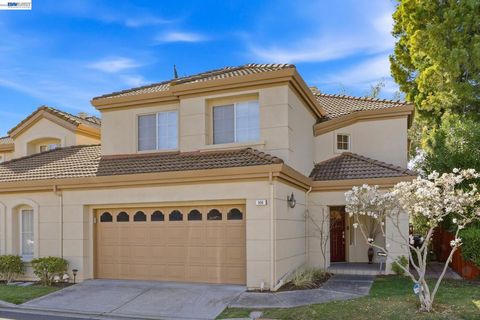 Photo of 906 Vista Pointe Dr Dr, San Ramon, CA 94582 (MLS # 41127728)