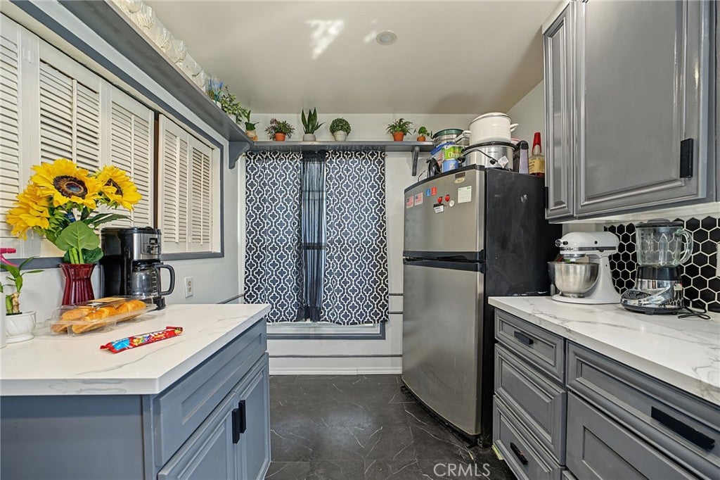 907 S Danehurst