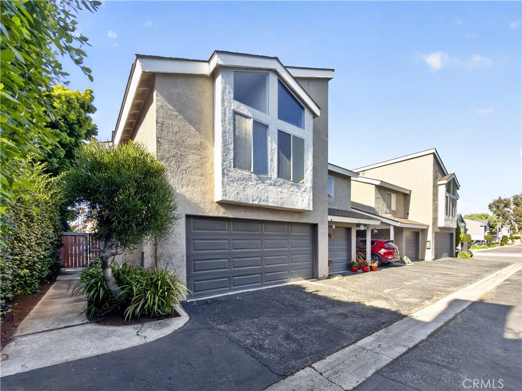 Photo of 17121 Green LN #D, Huntington Beach, CA 92649 (MLS # OC26096676)