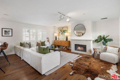 Tiny photo for 1913 Harriman Lane #1, Redondo Beach, CA 90278 (MLS # 25609867)