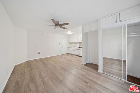 Photo of 612 S Dunsmuir Avenue #5, Los Angeles, CA 90036 (MLS # 26663259)