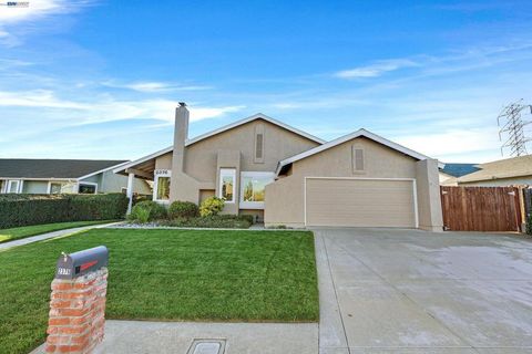Photo of 2376 Broadmoor St St, Livermore, CA 94551 (MLS # 41127317)