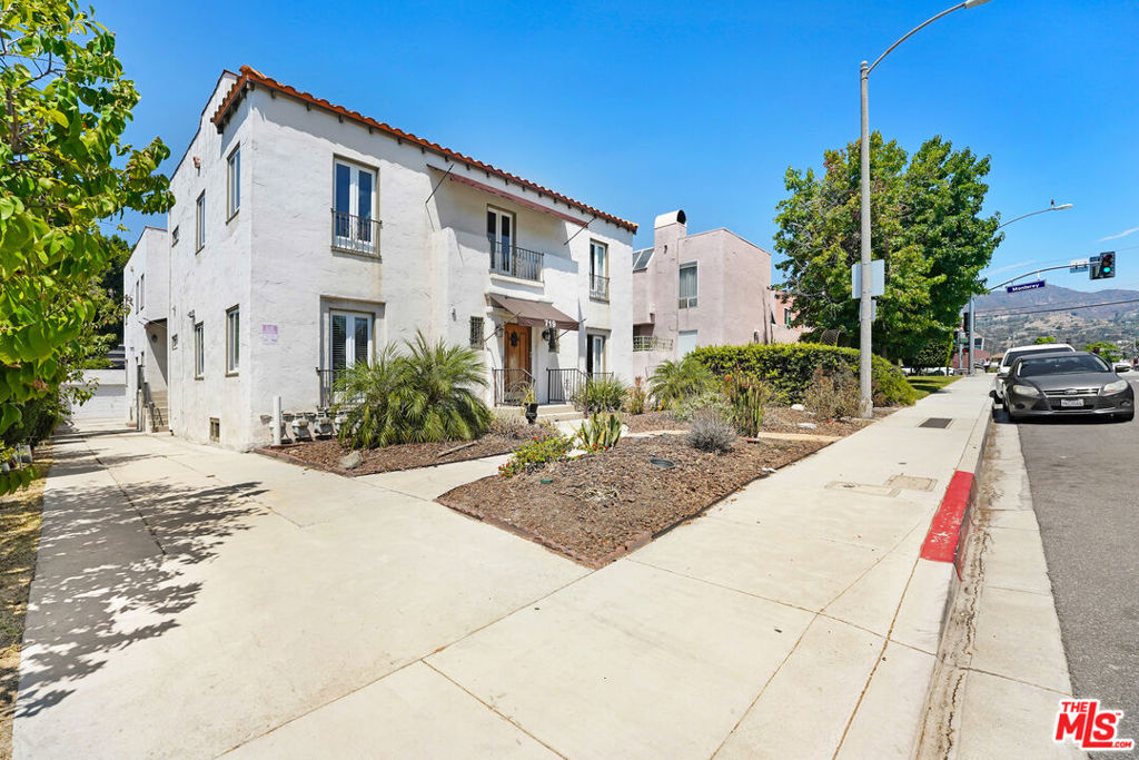 Beautifully maintained north Glendale six-unit building comes to market. The two-story Spanish building featuring six units with detached garages in the rear offers a tremendous amount of possibilities. The building is comprised of a mix of one-bedroom and two-bedroom units.