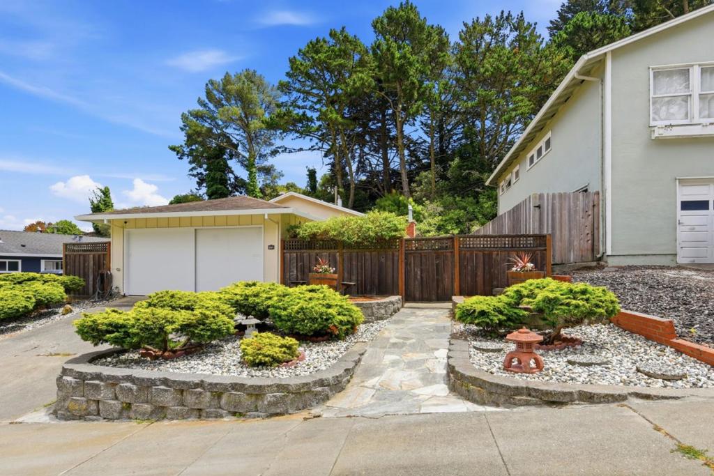 2351 Rollingwood Drive