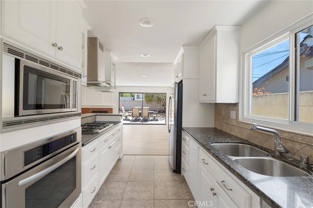 Rancho Palos Verdes, California 90275, United States, 4 Bedrooms Bedrooms, ,2 BathroomsBathrooms,Residential,Pending,181227