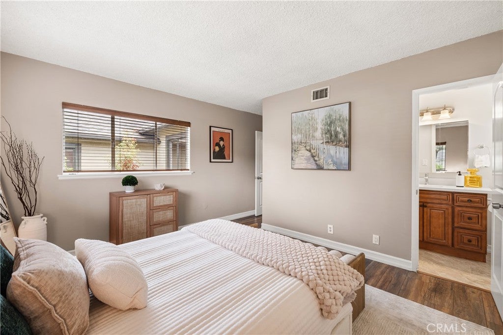 15944 Gledhill