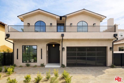 Photo of 15110 Otsego Street, Los Angeles, CA 91403 (MLS # 26874101)