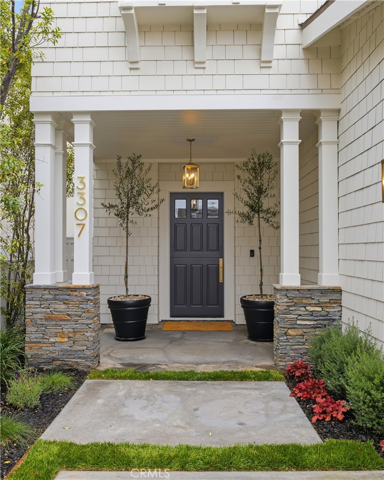 3307 N Poinsettia