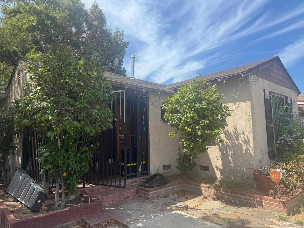 Photo of 800 W 99th Street St, Los Angeles, CA 90044 (MLS # 260006328SD)
