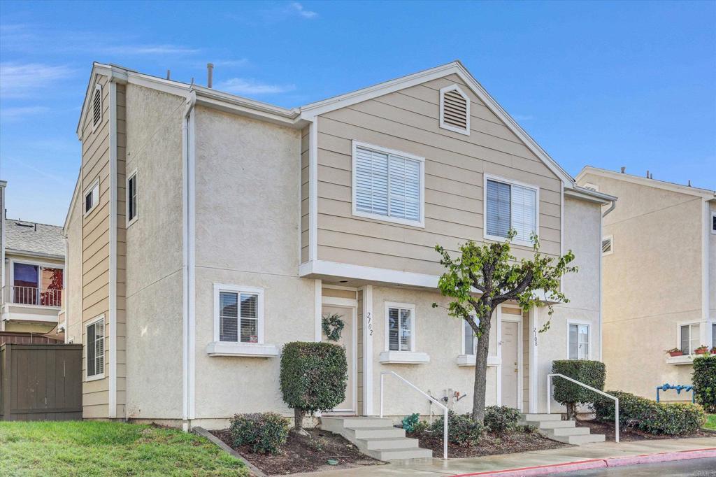 2102 Kings View Circle