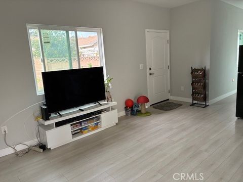 Photo of 12241 Cliffwood AVE, Garden Grove, CA 92840 (MLS # OC26098201)