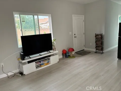 MLS: OC26098201