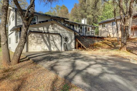 Photo of 11544 Torrey Pines Drive, Auburn, CA 95602 (MLS # ML82039171)