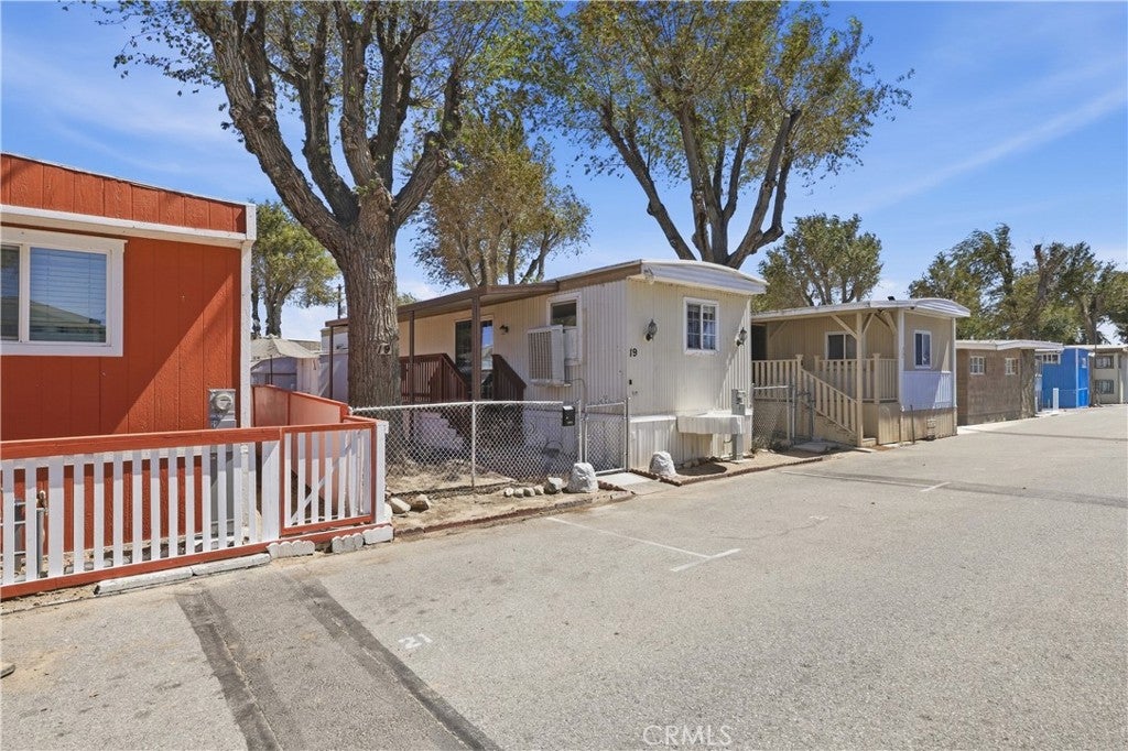 1617 E Avenue I 19