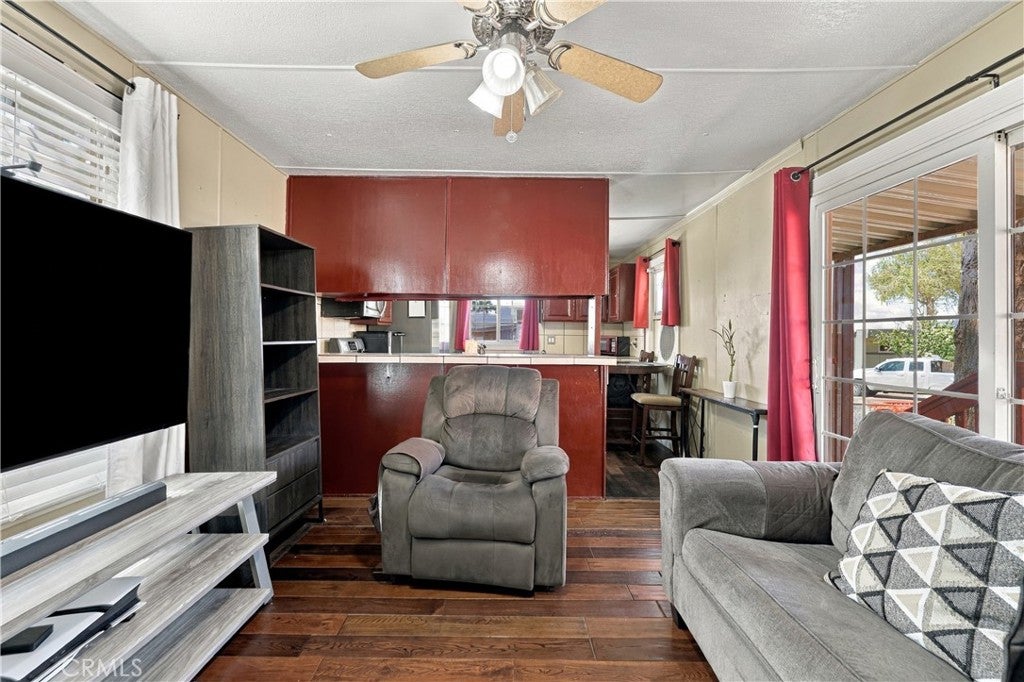 1617 E Avenue I 19