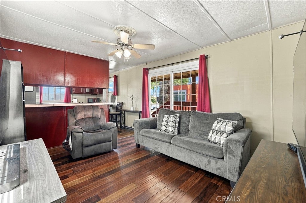 1617 E Avenue I 19