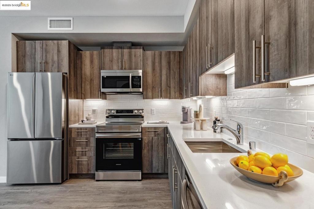 WEST OAKLAND - Residential