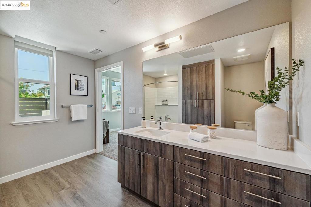 WEST OAKLAND - Residential