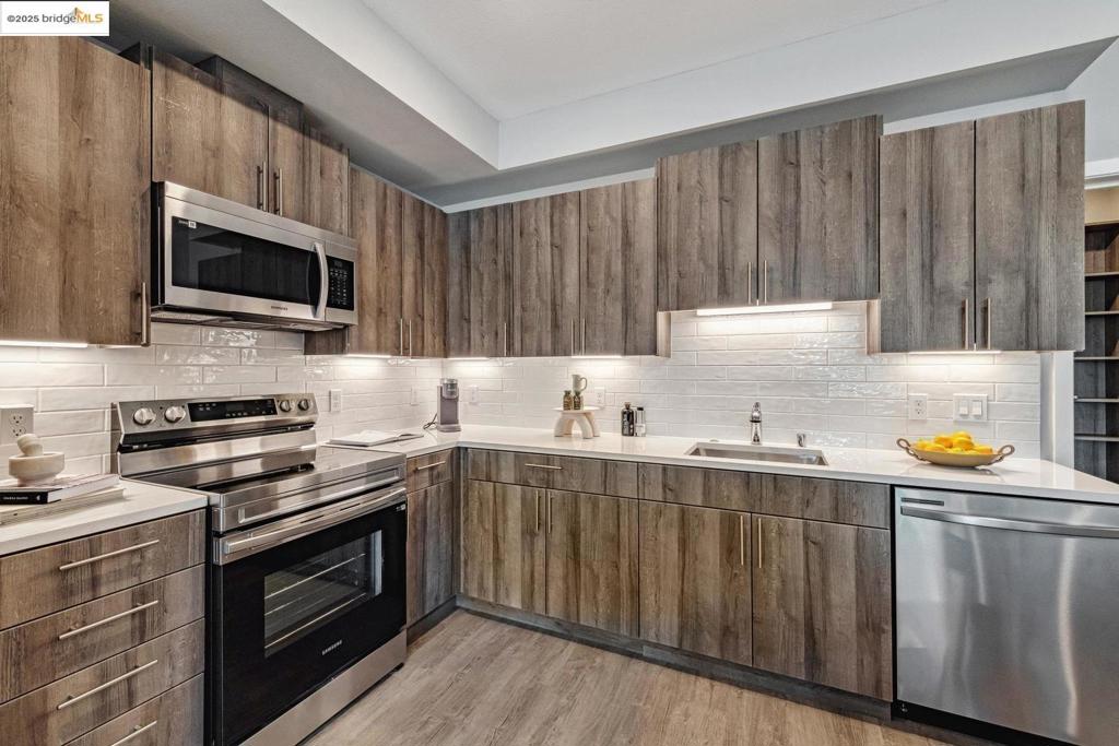 WEST OAKLAND - Residential
