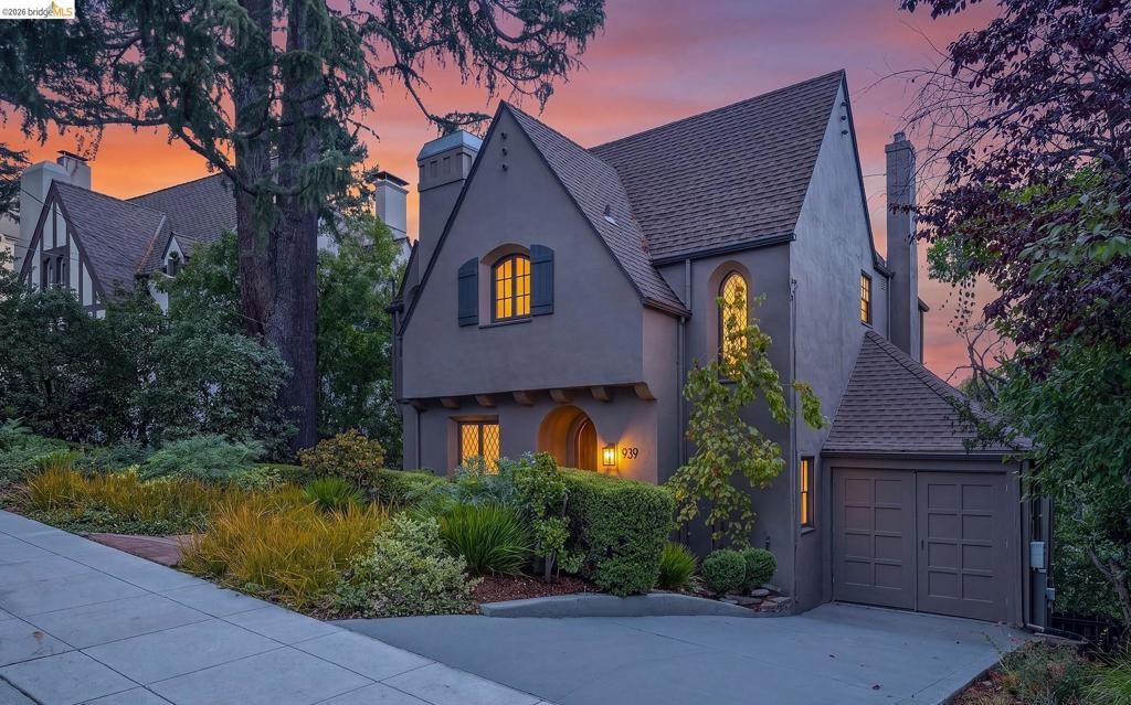 939 Hillcroft Circle