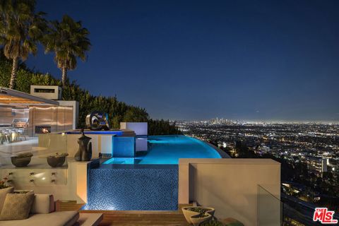 9050 Oriole Way Los Angeles CA 90069