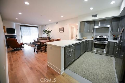 Photo of 7133 Hawthorn Avenue #202, Hollywood, CA 90046 (MLS # SB26102438)