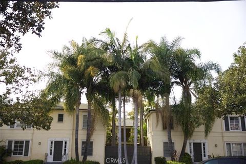 Photo of 435 N Van Ness Avenue, Hancock Park, CA 90006 (MLS # BB26097532)
