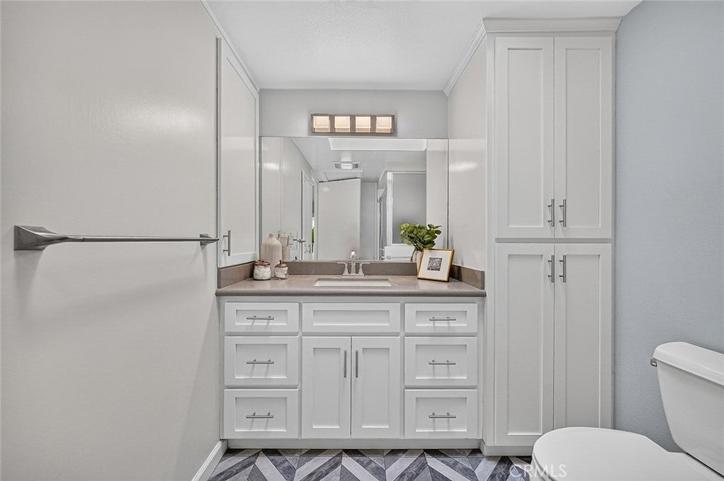 1543 Merion Way M2-45L